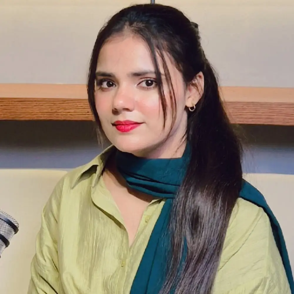 Fiza-Ali-british-certified-Overseas-Education-career-consultant-near-you-students-club-faisalabad