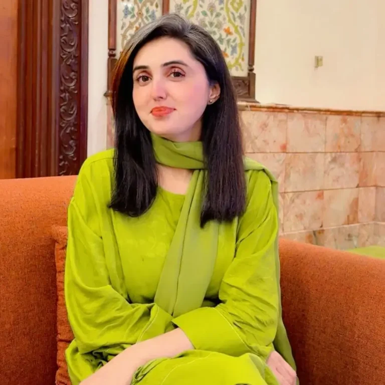 Students-Club-Faisalabad-Branch-Manager-Samina-Saba-with-good-study-abroad-experience