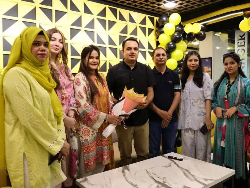 Students-Club-Karachi-with-ceo-students-club