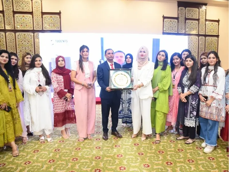 students-club-1100-desposil-in-july-shiled-to-Team-faisalabad