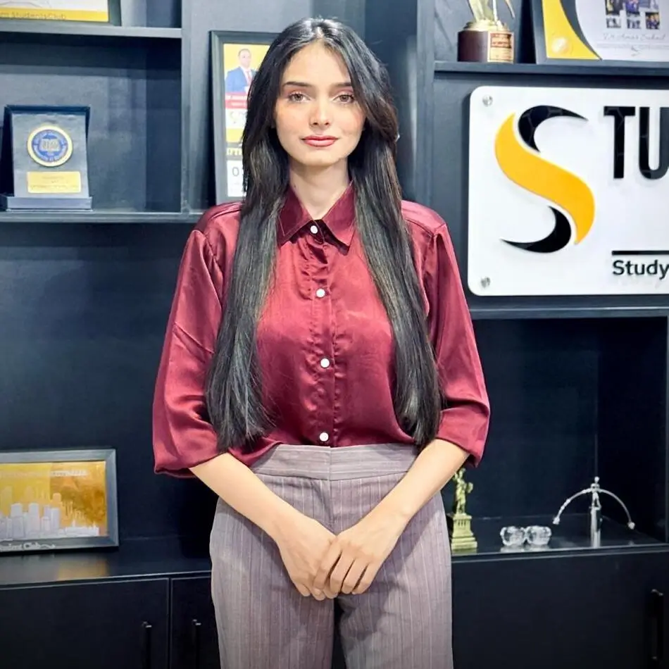 Students-Club-Study-Abroad-Specialist-Islamabad-Branch-Manager-Maryam-Aslam