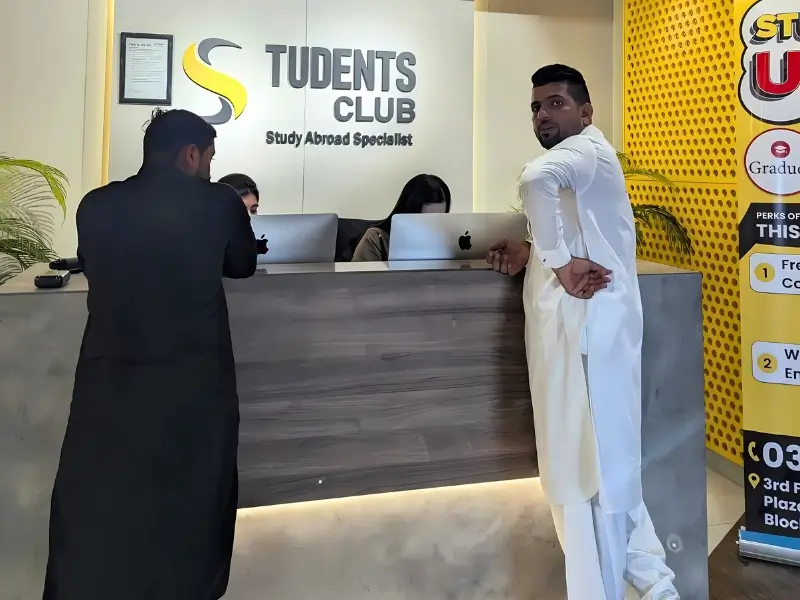 Students-visit-students-club-karachi-for-study-abroad-expo-30august-in-karachi