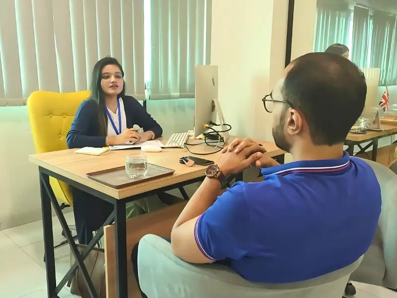 students-visit-study-abroad-expo-in-karachi-students-club-study-abroad-specialist-near-me