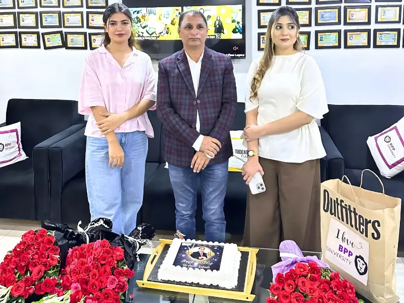 Marketing-Manager-of-students-club-amna-fida-and-iram-british-certified-4-years-expert-study-abroad-consultants-with-director-of-students-club-study-visa-specialist